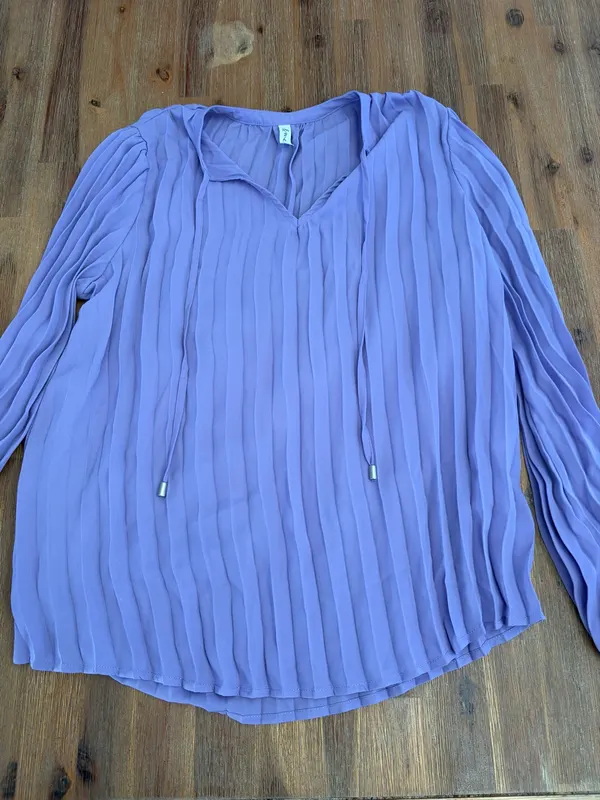 & me pleated blouse size 8