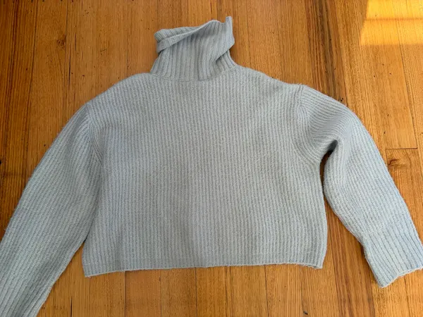 Glassons cropped knit turtleneck size m