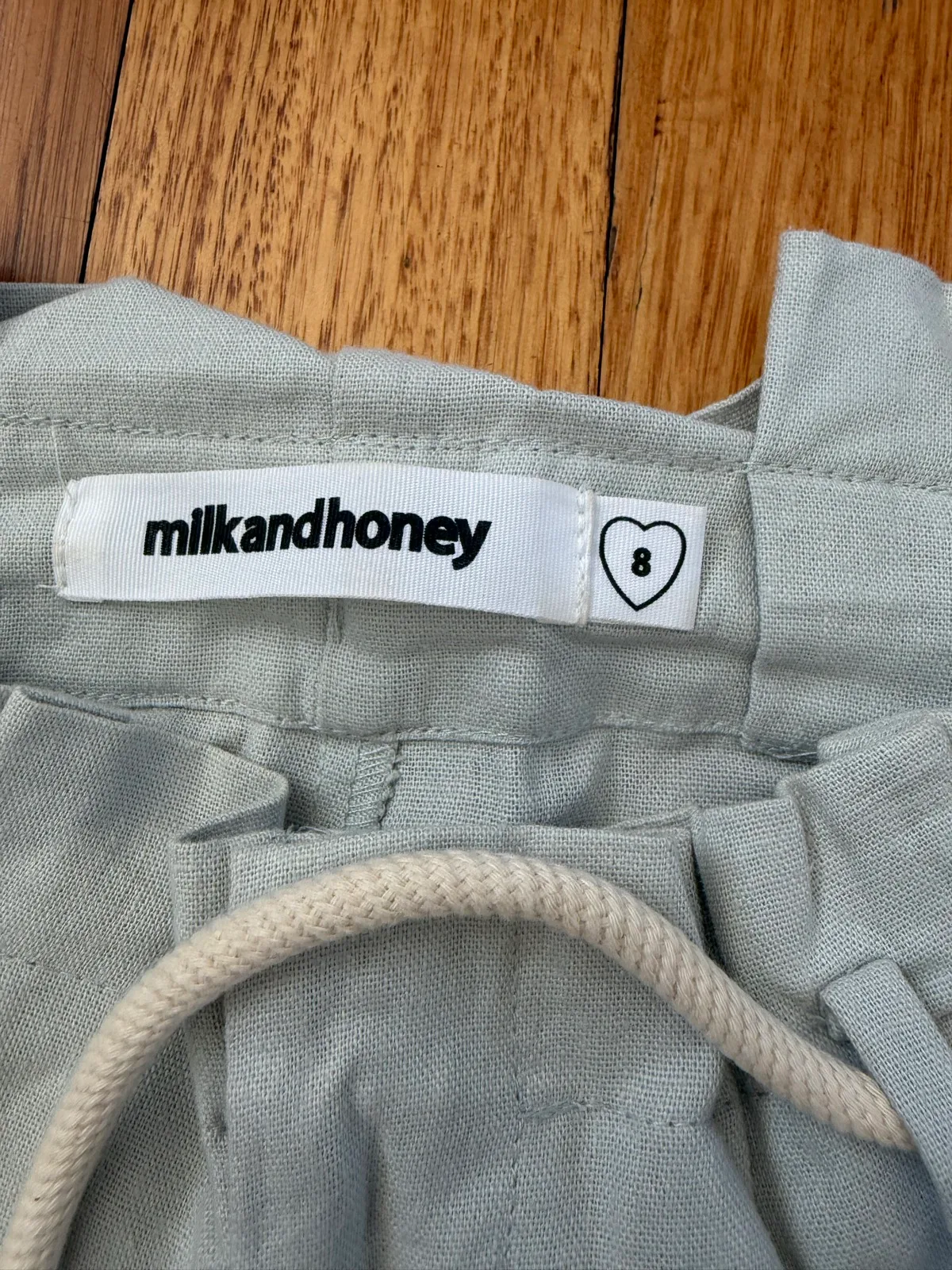 Milk and honey paperbag shorts size 8 – photo 2