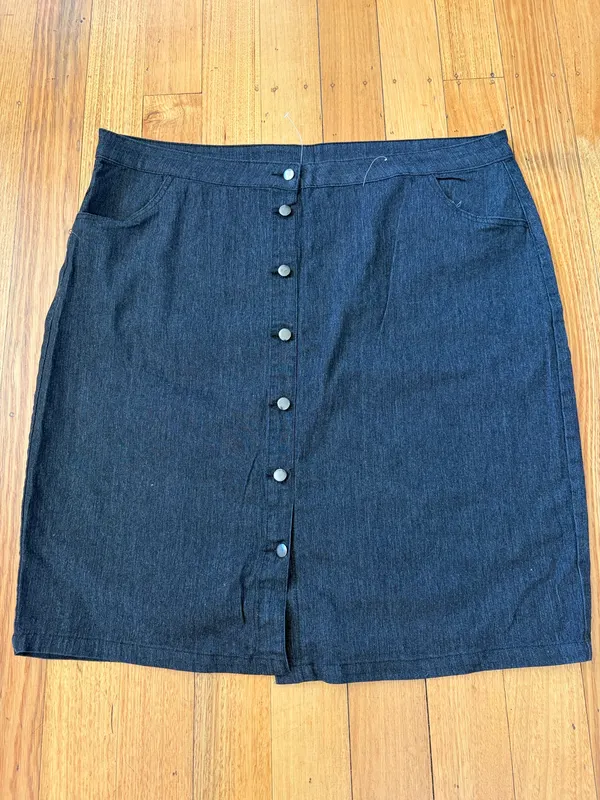 Millers dark wash denim skirt size 20