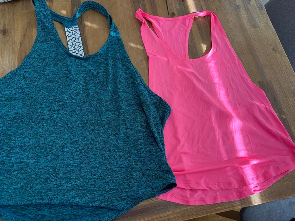 2 x Shein activewear tops size m
