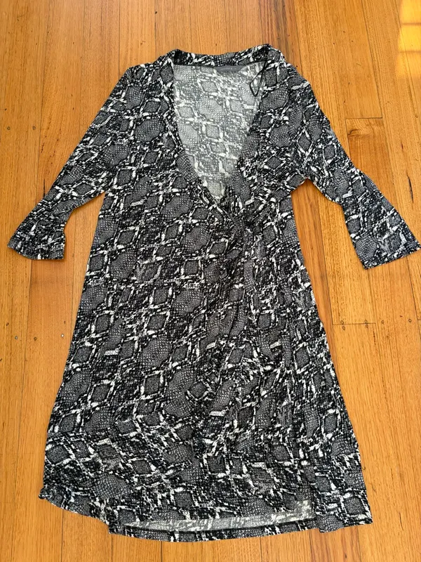 Jacqui E snakeskin print wrap dress size xl