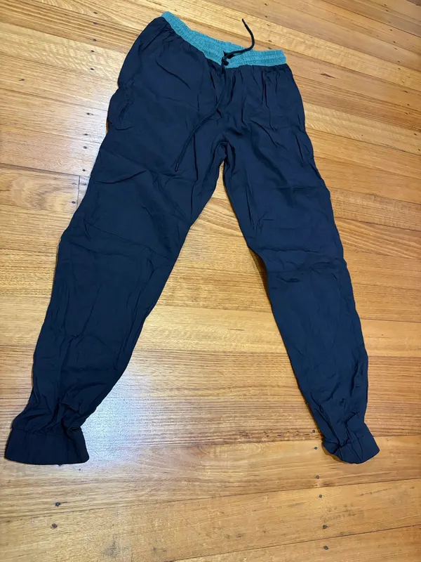 Cotton on body lightweight joggers size m (windbreakers)
