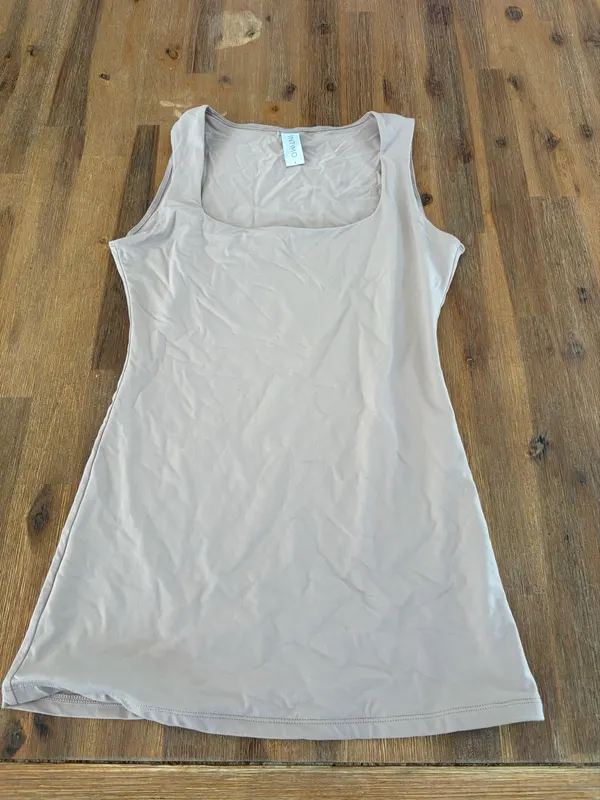Intimo square neck tank size 8