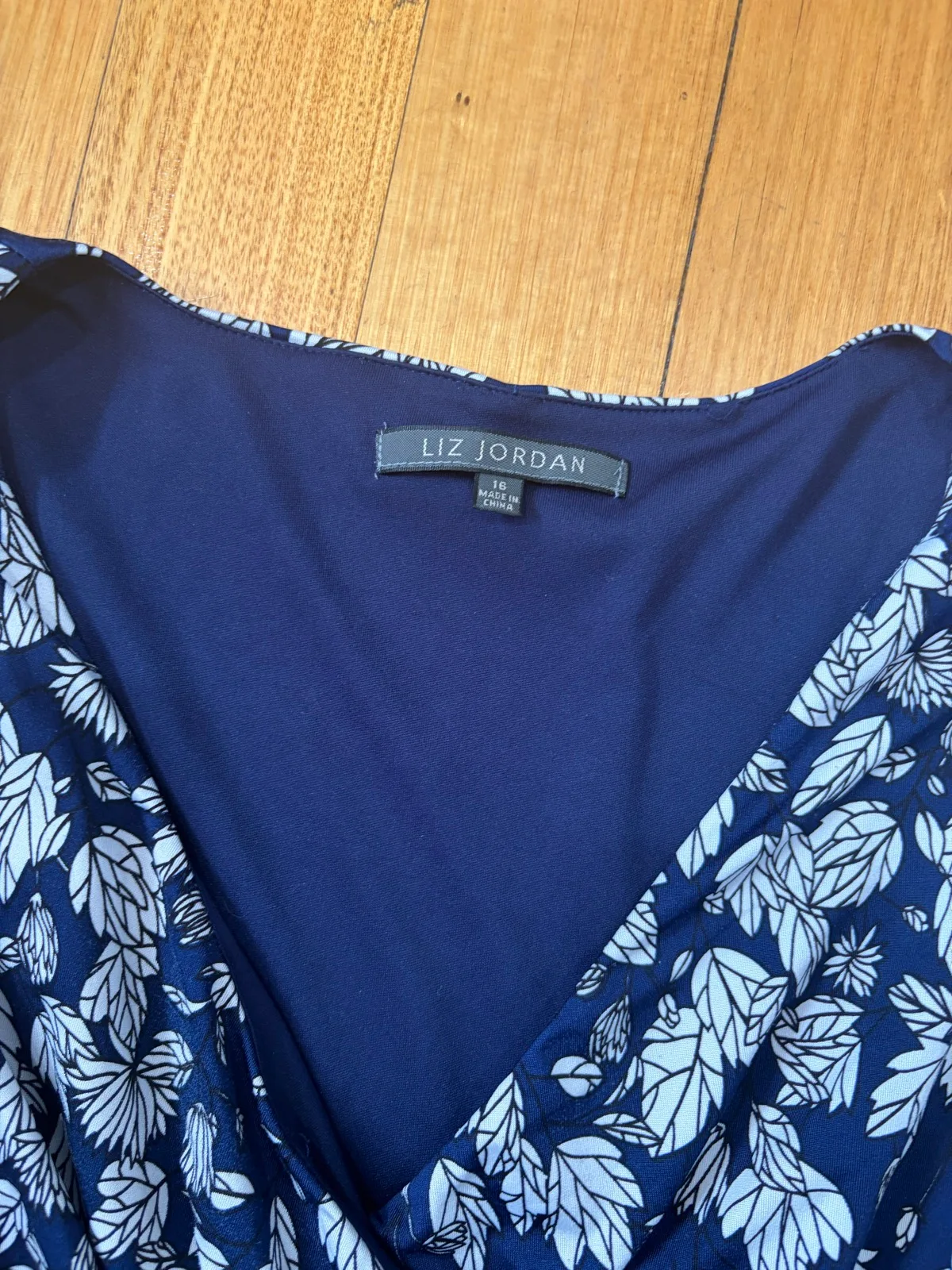 Liz Jordan faux wrap leaf print dress size 16 – photo 2