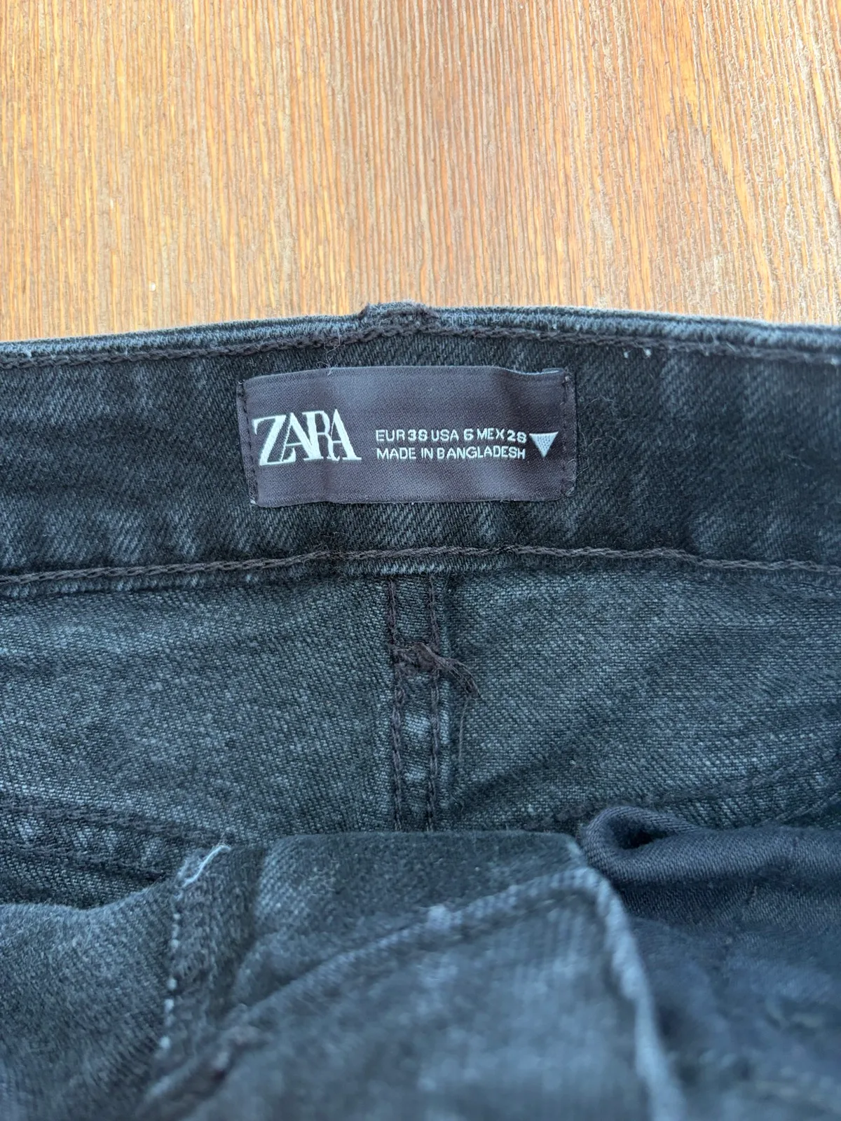 Zara distressed denim shorts size 8 – photo 2