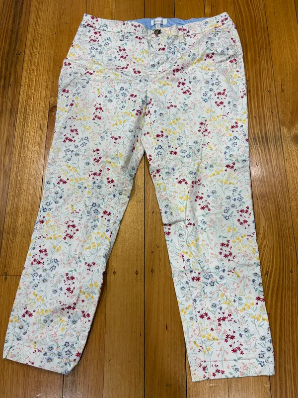 Capture cropped floral pants size 12
