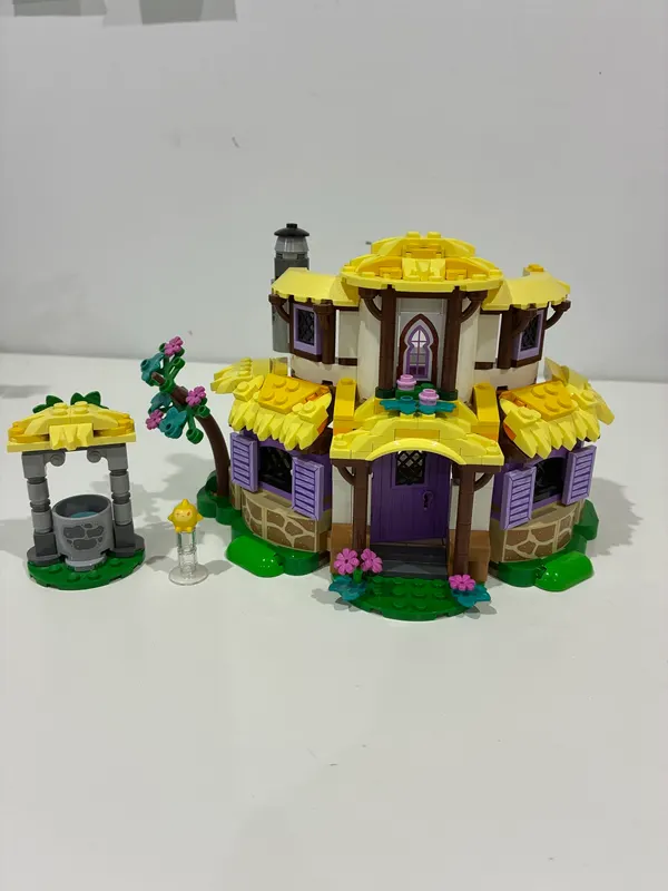 LEGO Disney Asha’s cottage