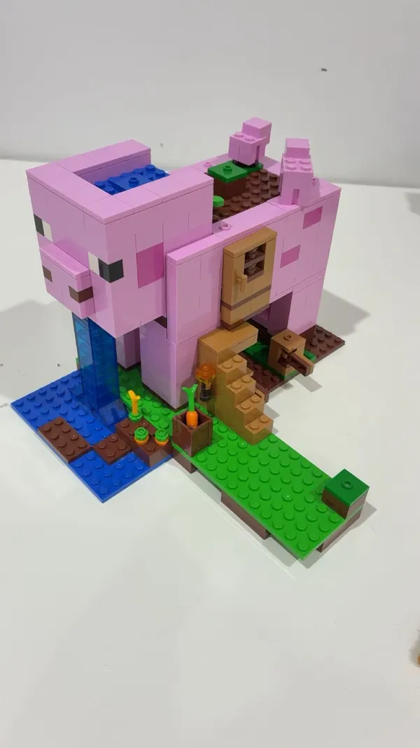 Minecraft Pig House Lego set 21170