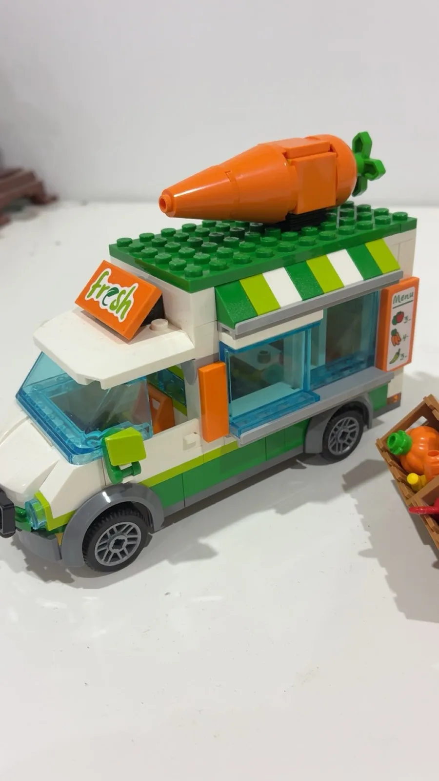 LEGO city Farmers market van 60345 – photo 2