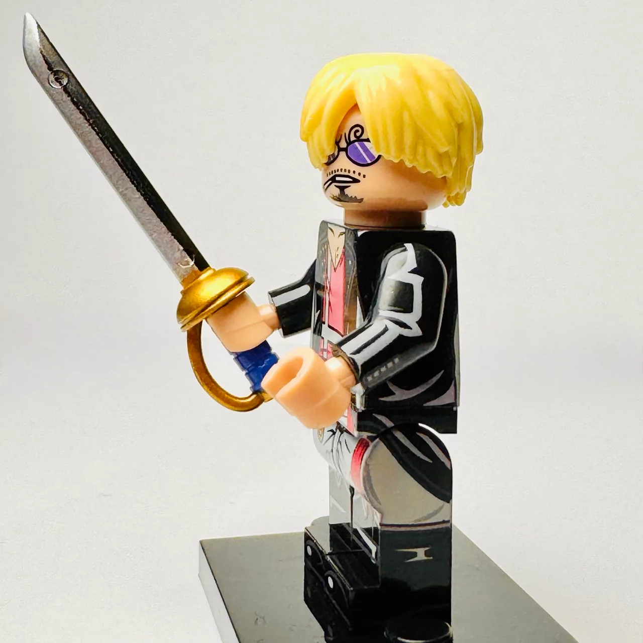 Vinsmoke Sandi - One Piece Anime Custom Brick Minifigure (2076) – photo 3
