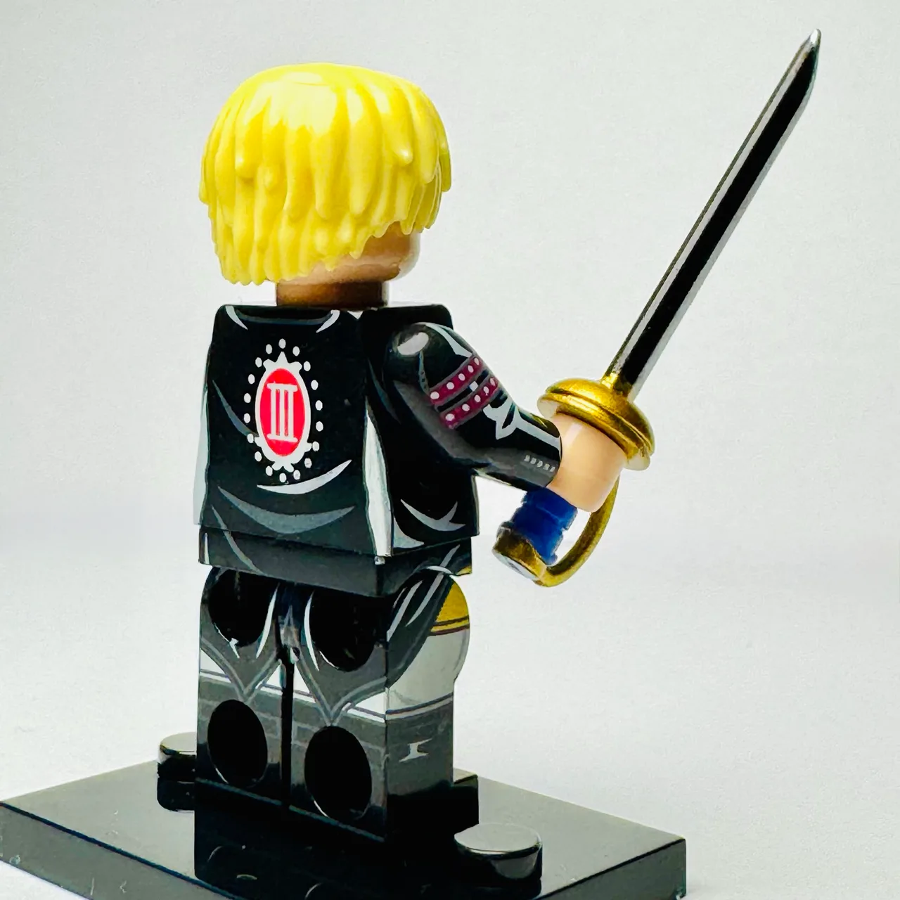 Vinsmoke Sandi - One Piece Anime Custom Brick Minifigure (2076) – photo 4